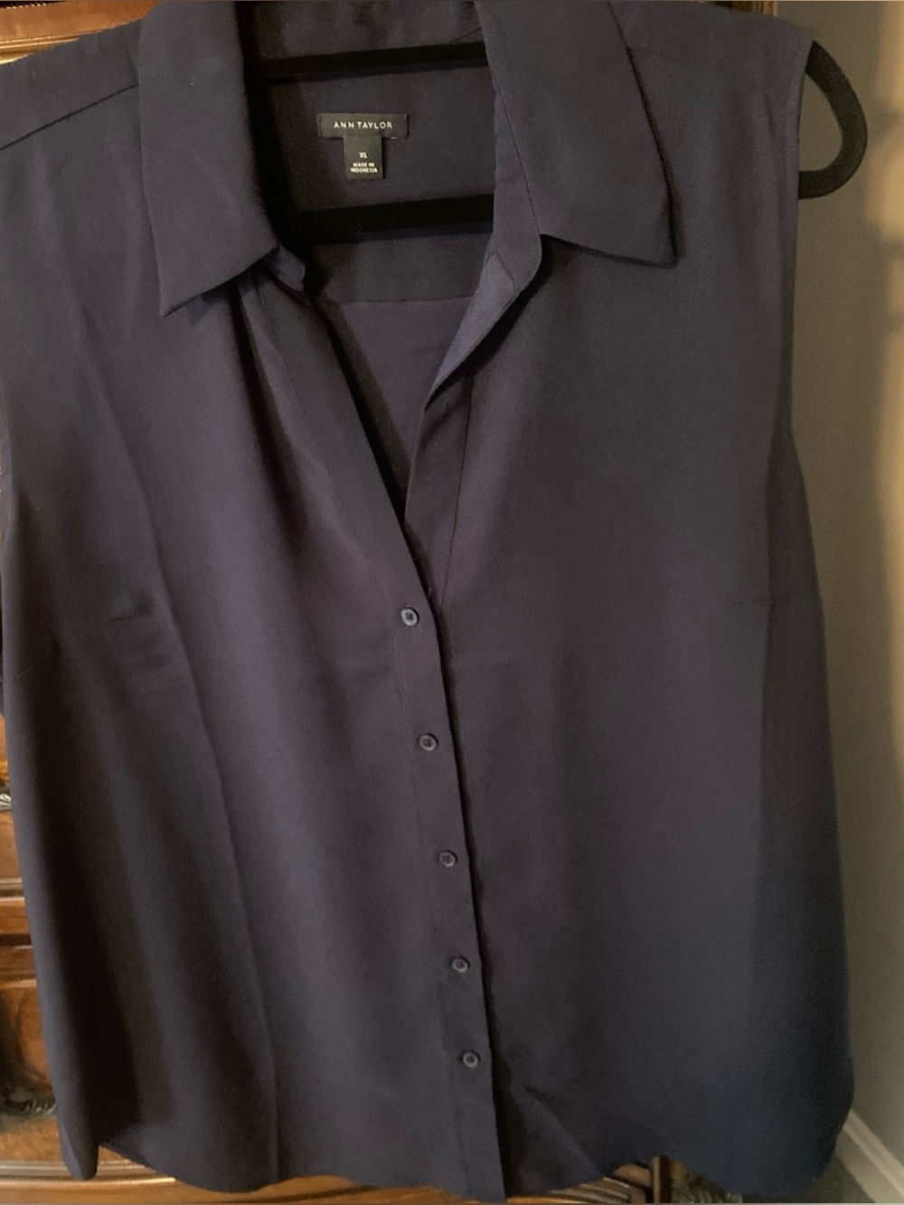 Ann Taylor Essentials dark navy Sleeveless Button up blouse